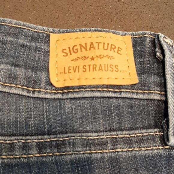 Levi Strauss Shaping High Rise Super Skinny Jeans - Picture 2 of 10